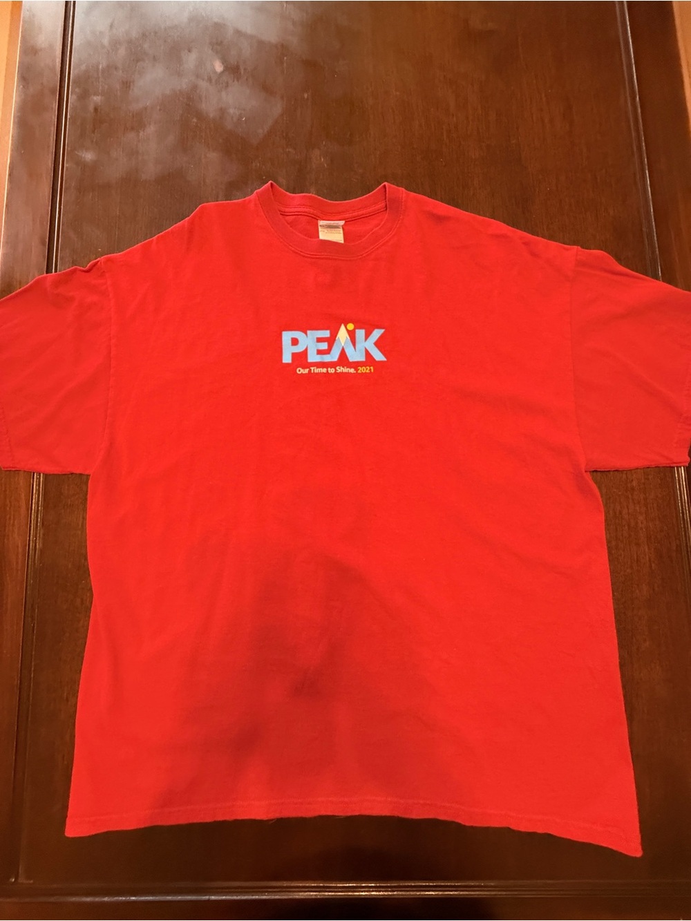 Gildan Red PEAK Graphic Crewneck Tee